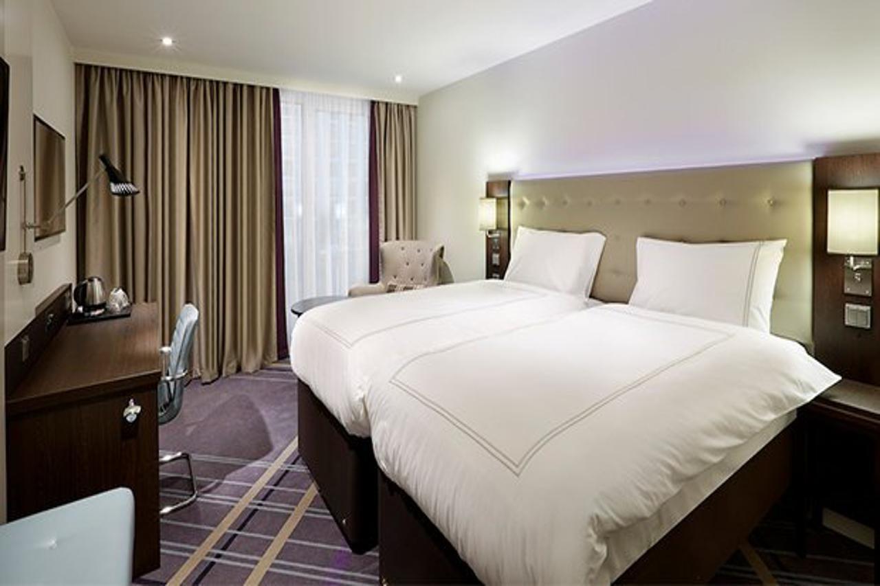 Premier Inn Hamburg City Exterior foto